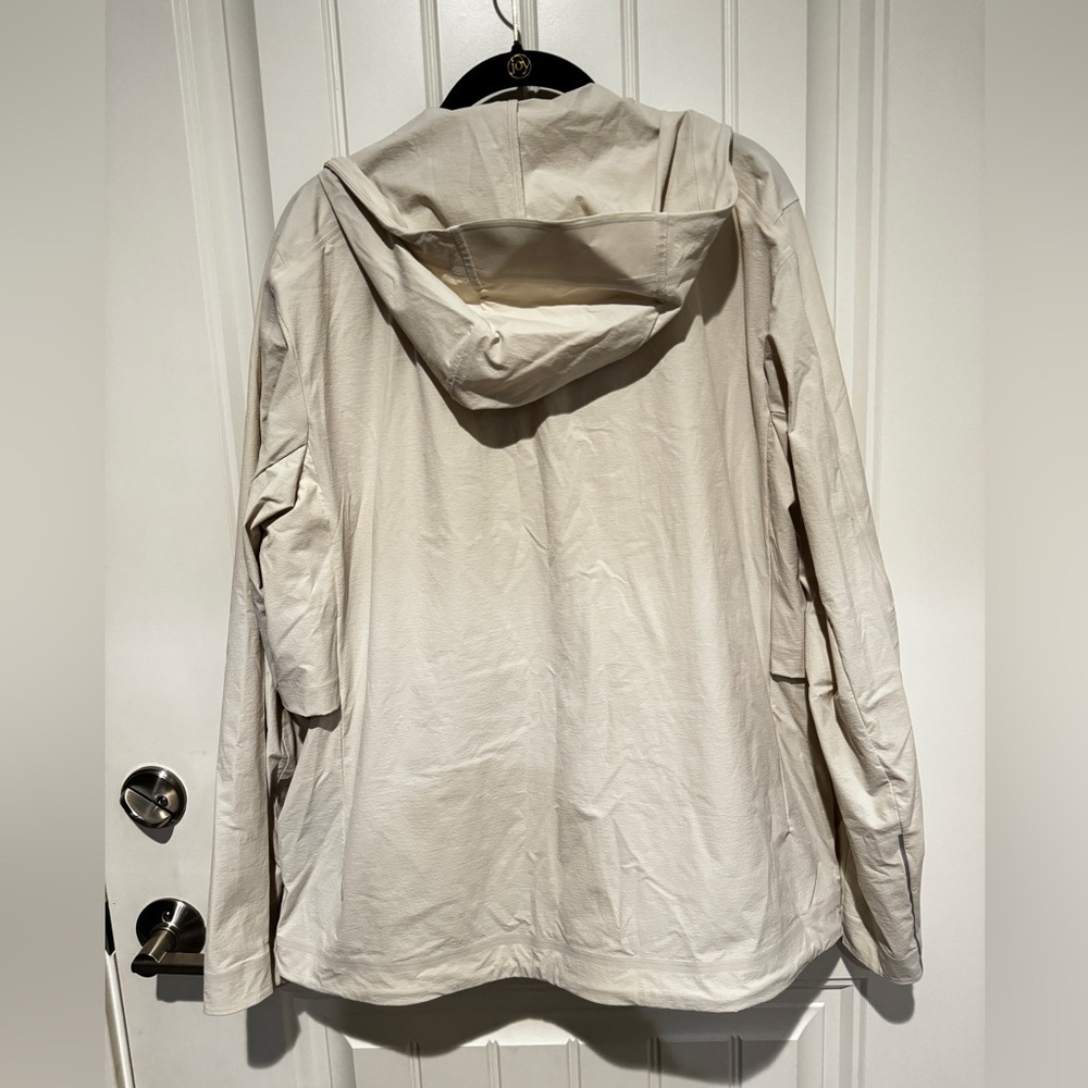 Lululemon Men's Stretch Cargo Jacket - Picture 5 of 10